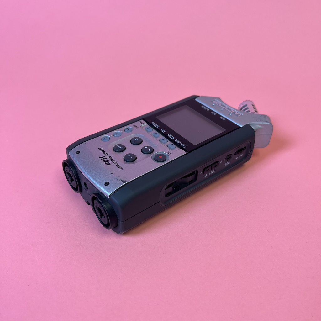 Zoom H4essential